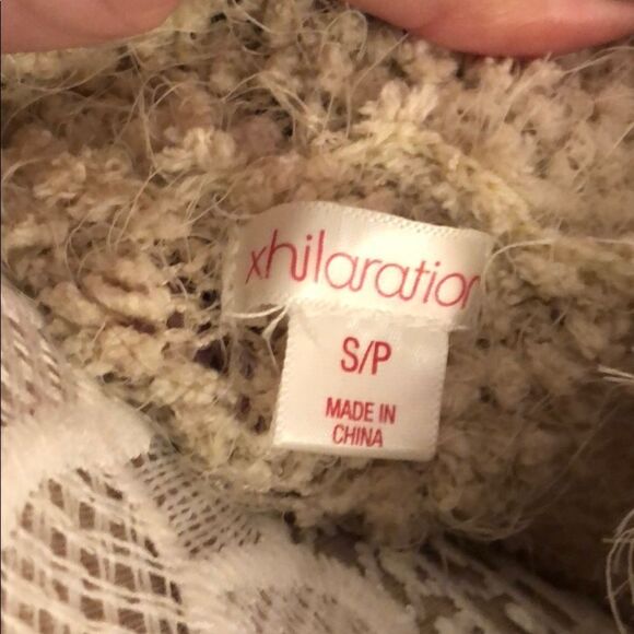 Black and cream striped cropped sweater - Picture 6 of 6